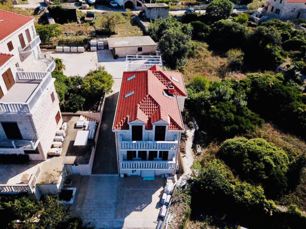 Villa Tonika Povlja  Buitenkant foto