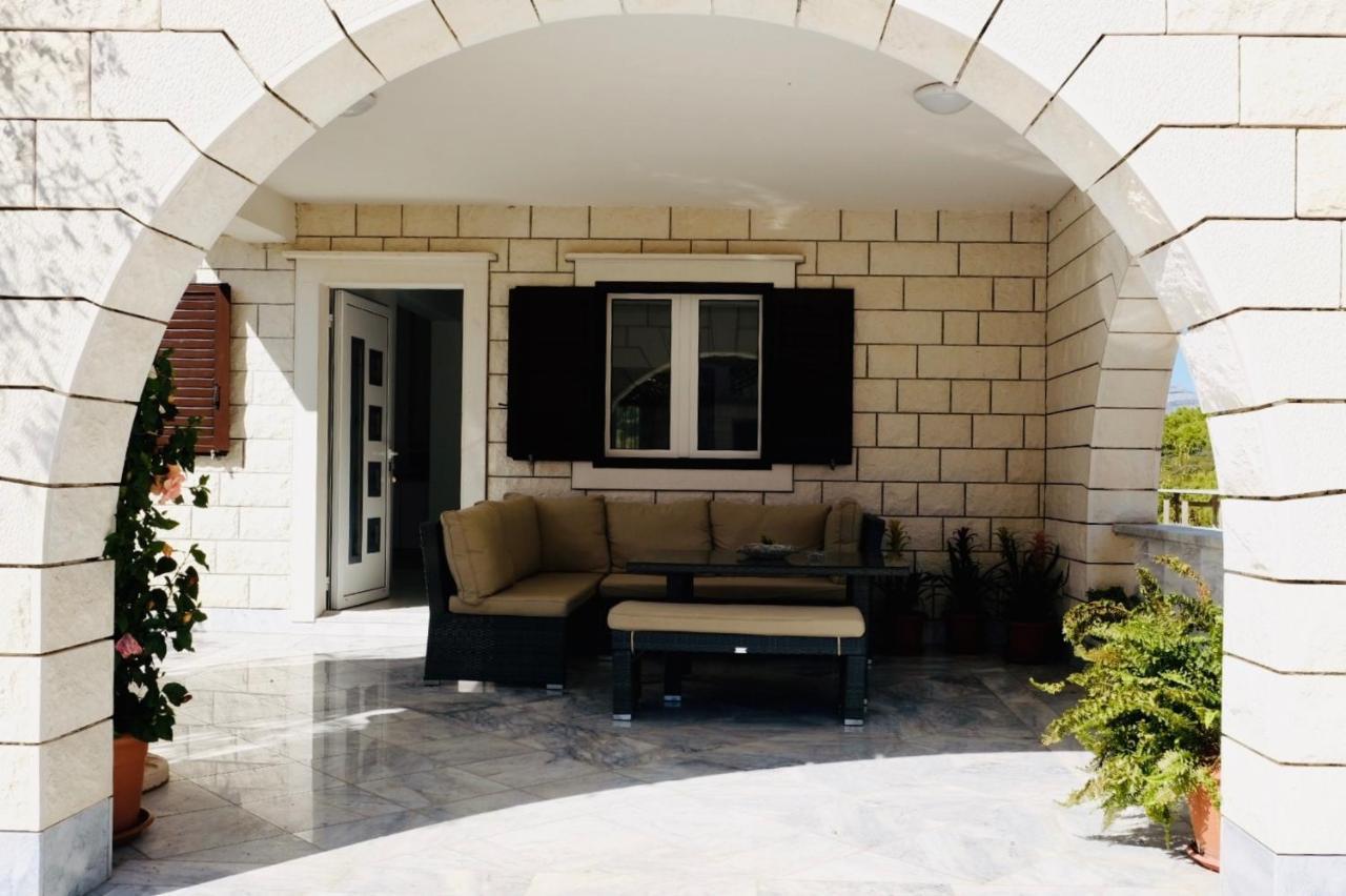 Villa Tonika Povlja  Buitenkant foto